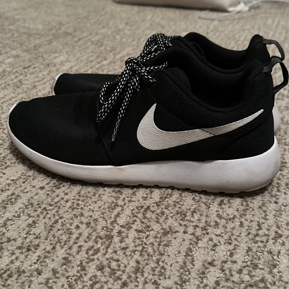 Gently used women’s size 8 Nike running shoes